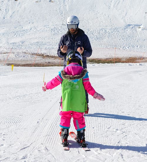 Children ski on Jardín Alpino